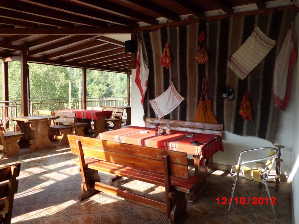 Семеен Хотел Кристал Smolyan Buitenkant foto