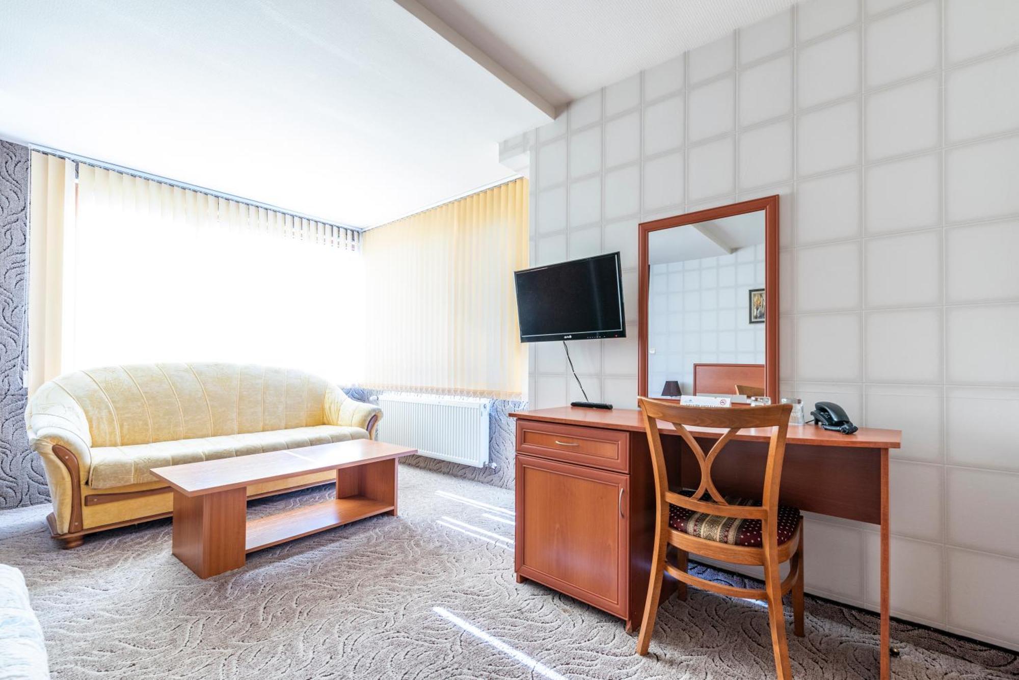 Семеен Хотел Кристал Smolyan Kamer foto
