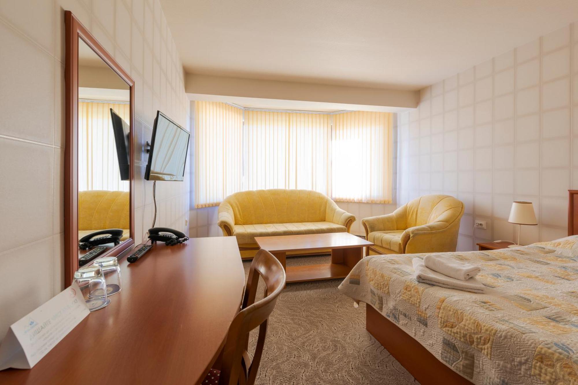 Семеен Хотел Кристал Smolyan Kamer foto