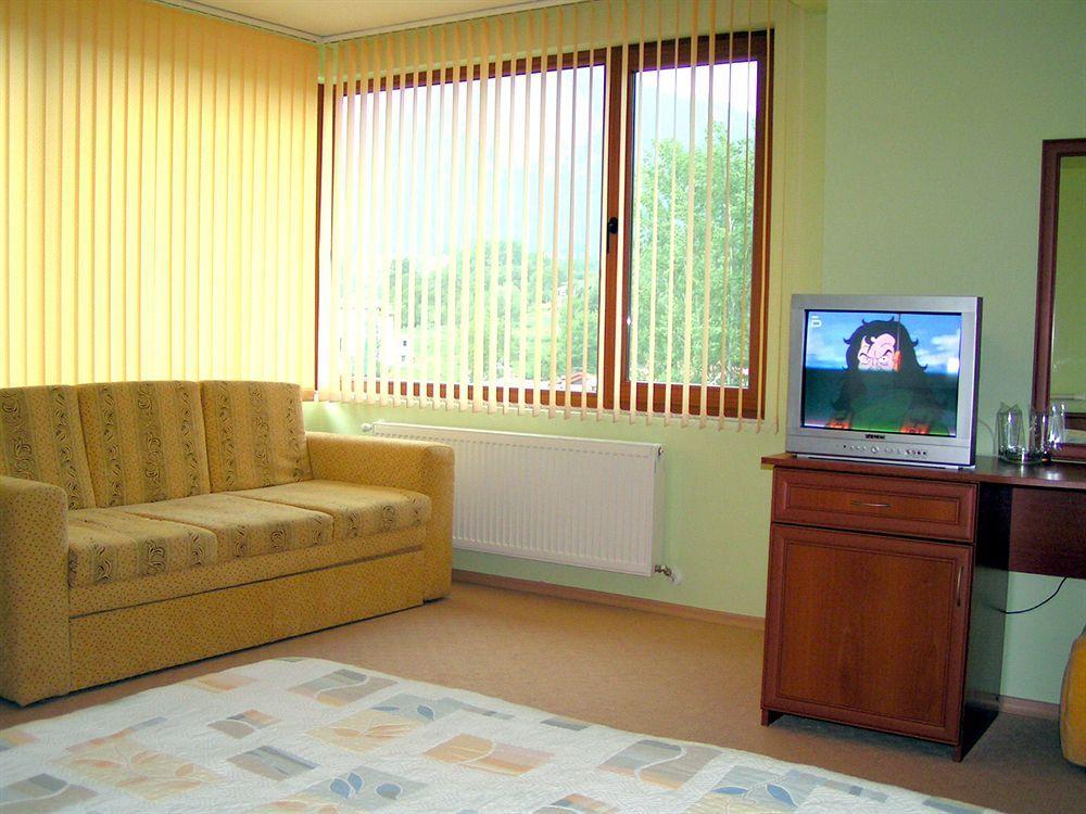 Семеен Хотел Кристал Smolyan Buitenkant foto