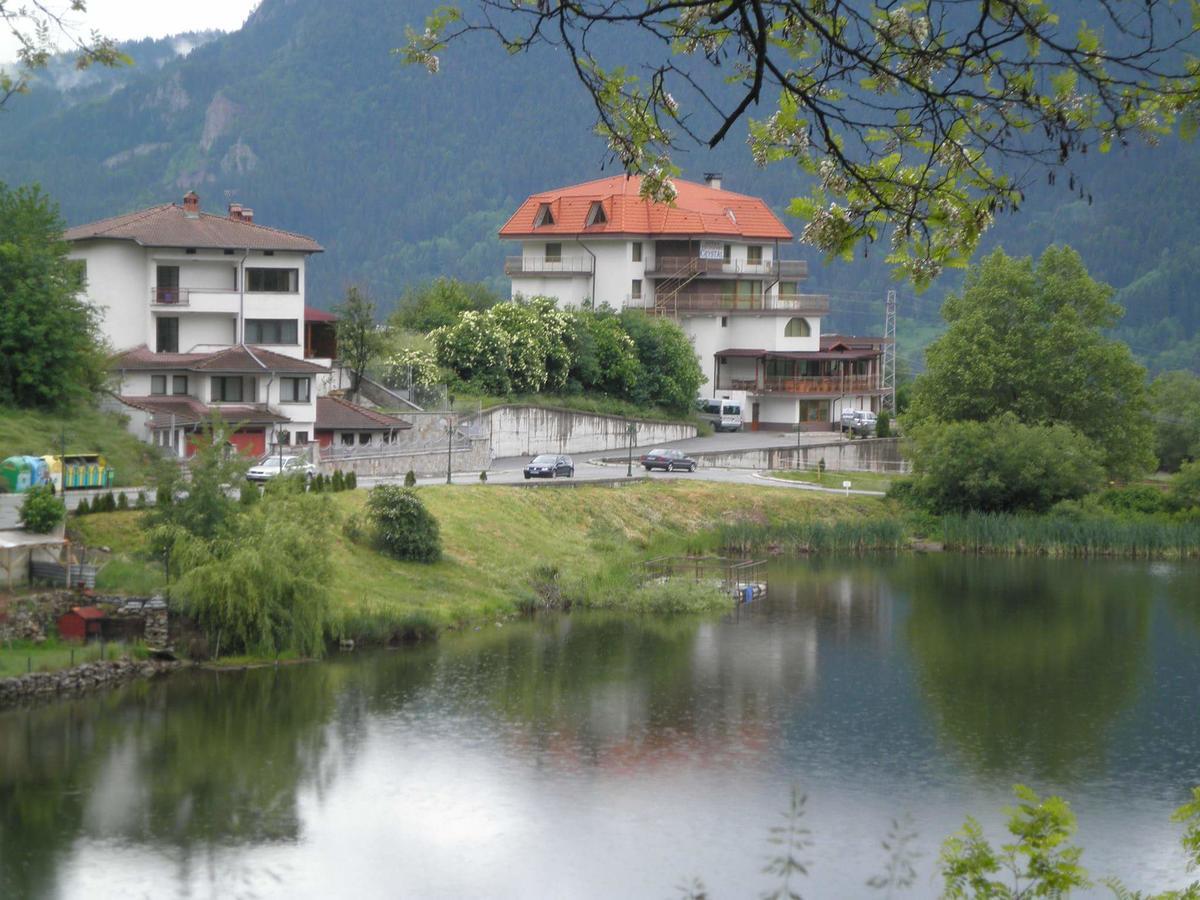 Семеен Хотел Кристал Smolyan Buitenkant foto